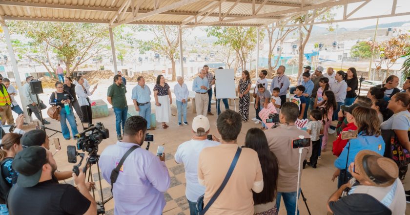 Miguel Ángel Navarro impulsa mejoras en primaria Revolución de Tepic