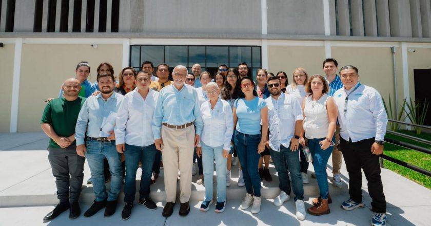 Miguel Ángel Navarro y Beatriz Estrada supervisan nuevo edificio del Sistema de Radio y Televisión