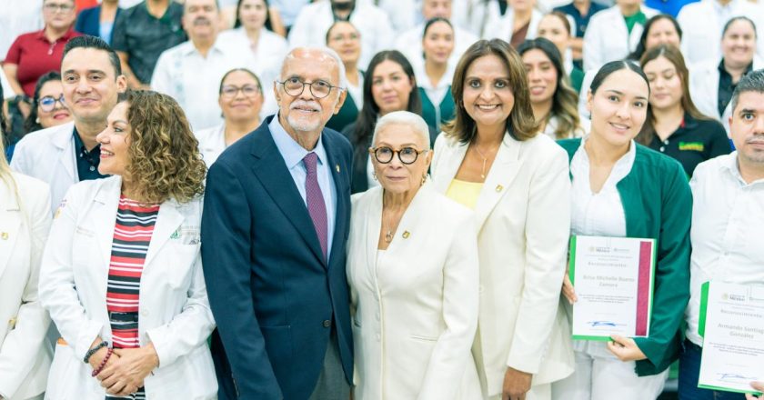 Miguel Ángel Navarro y Beatriz Estrada conmemoran segundo aniversario del Hospital de la Mujer