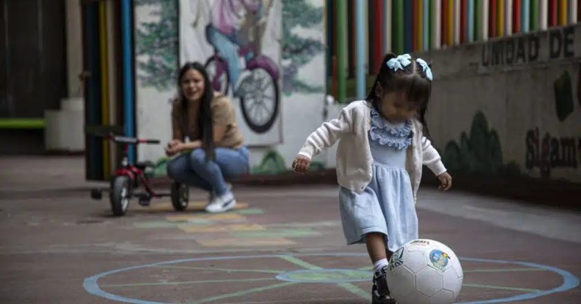 Dulce Sofía transforma el pronóstico de espina bífida: hoy camina tras cirugía fetal en el IMSS