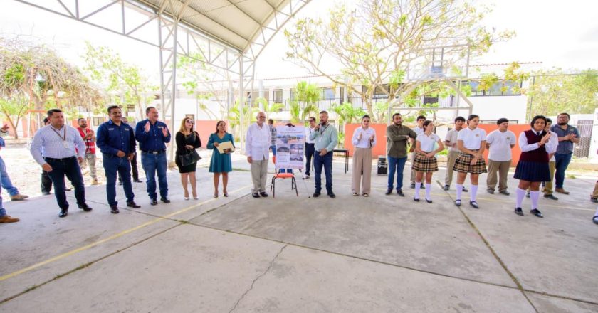 Miguel Ángel Navarro fortalece infraestructura y seguridad en telesecundaria de Punta de Mita