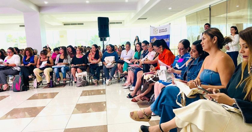 Mujeres de Bahía de Banderas responden con alta participación a taller de educación financiera
