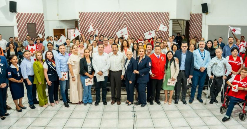 Beatriz Estrada fortalece la Colecta Anual de la Cruz Roja en Nayarit