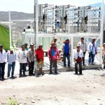 Miguel Ángel Navarro lleva agua purificada a Potrero de la Palmita, en Del Nayar