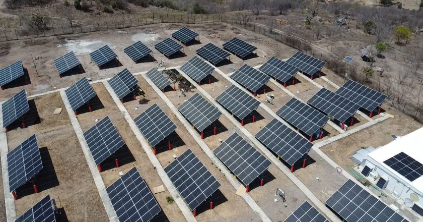 Impulsa Miguel Ángel Navarro granja solar en Del Nayar para llevar energía continua a familias serranas