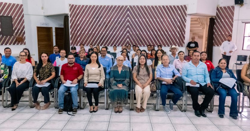 La doctora Beatriz Esrada presenció la capacitación del Sistema de Padrones Alimentarios