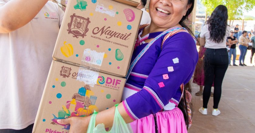 La doctora Beatriz Estrada entregó dotaciones alimentarias del PAB en Tepic