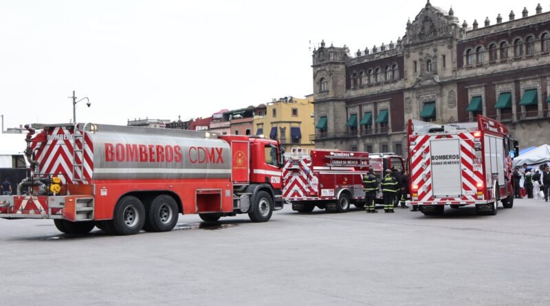Cuerpos de Emergencia de CDMX Responden a Deflagración en el Zócalo