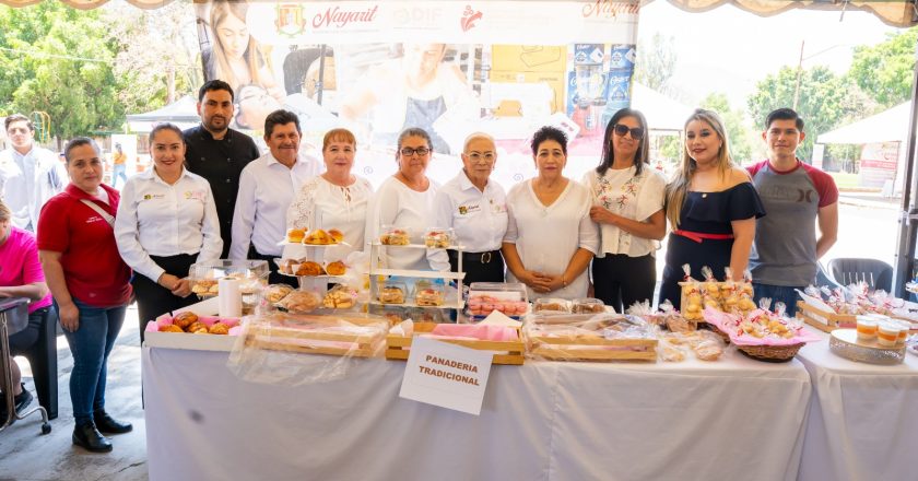 Beatriz Estrada acerca bienestar y esperanza a familias de Ahuacatlán con la gira Latidos del Corazón