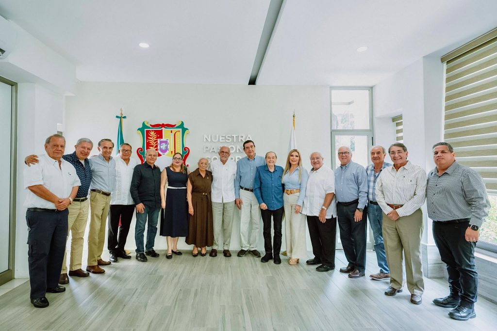 El gobernador del estado se reunió con mujeres y hombres de su gabinete
