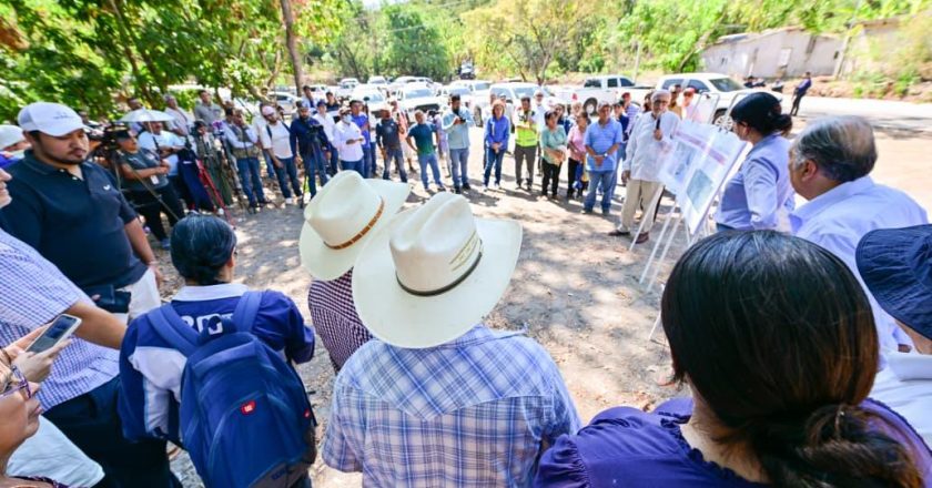 Miguel Ángel Navarro y Beatriz Estrada fortalecen conectividad en comunidad serrana de Xalisco