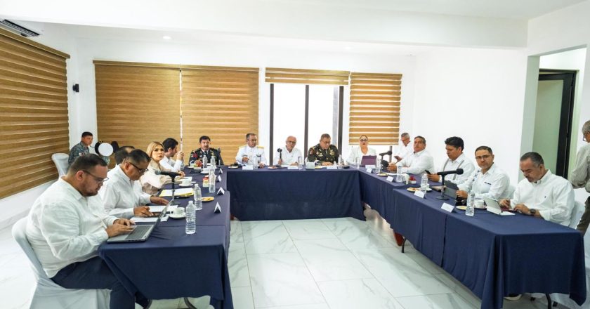 Miguel Ángel Navarro reconoce a quienes sirven al país y fortalecen la paz en Nayarit