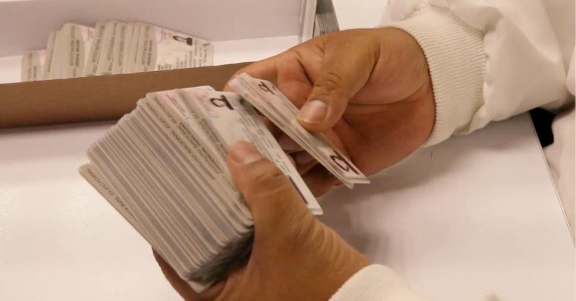 Inicia INE producción del nuevo modelo de la Credencial para Votar