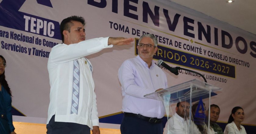 Rinde protesta Ramón Padilla Mota como presidente de CANACO SERVYTUR Tepic