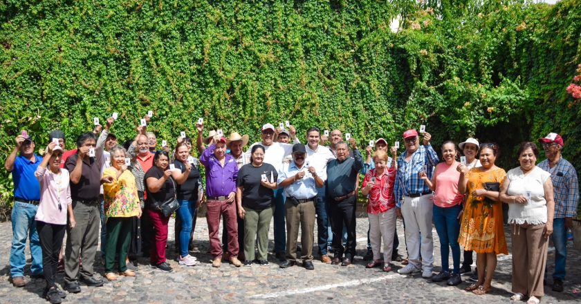 Pavel, imparable en territorio; continúa en Ahuacatlán la entrega de credenciales de Morena
