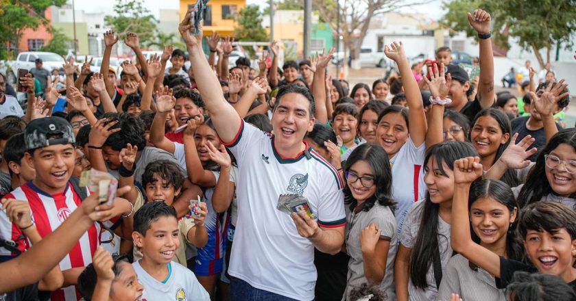 Altavela vivió el espíritu mundialista con exitoso intercambio de estampas