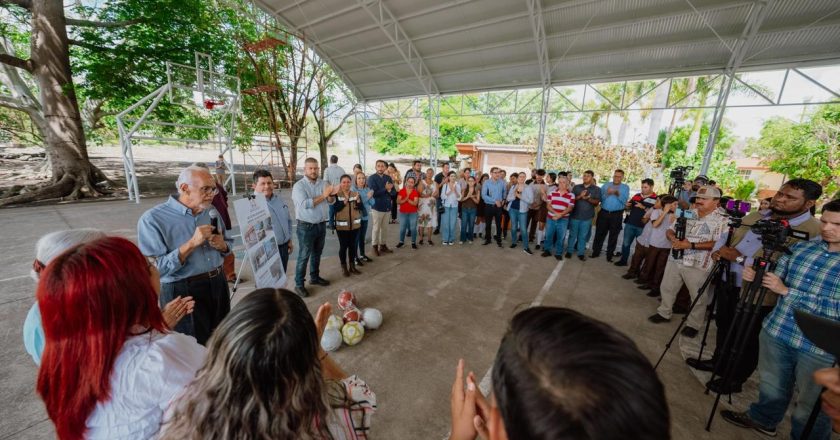 Miguel Ángel Navarro y Beatriz Estrada fortalecen la educación con escuelas más dignas y seguras en Ahuacatlán