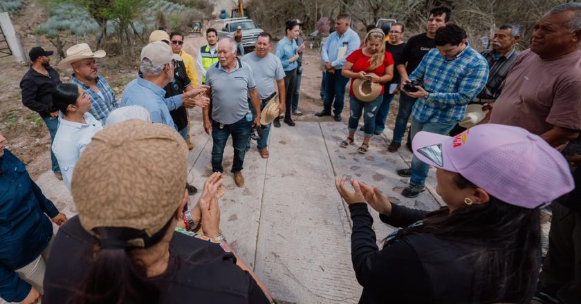 Miguel Ángel Navarro y Beatriz Estrada fortalecen la conectividad carretera en San Pedro Lagunillas