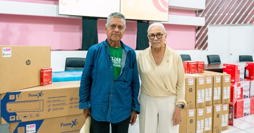 Beatriz Estrada Martínez entrega equipamiento para fortalecer la educación y el bienestar social en Nayarit