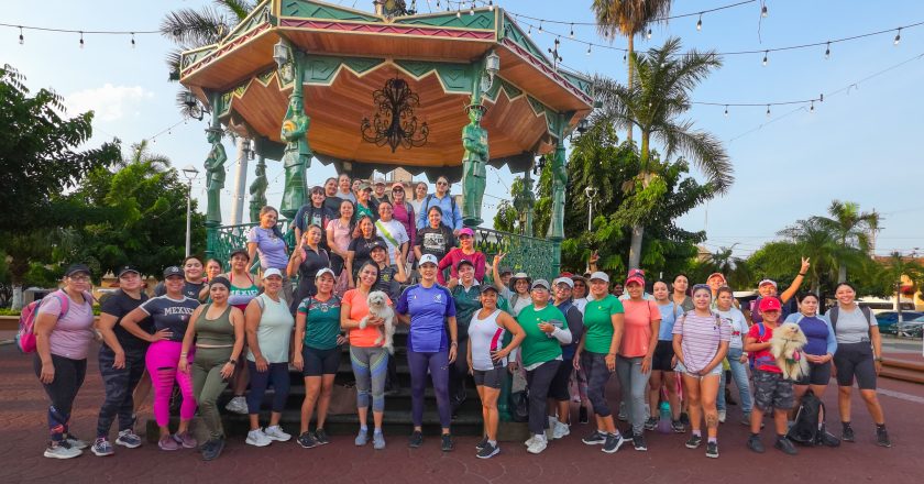 Actívate Mujer fortalece la salud y la convivencia con jornada de senderismo en Bahía de Banderas