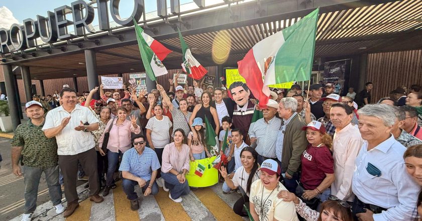 Pável Jarero regresa a Nayarit arropado por la militancia tras su registro