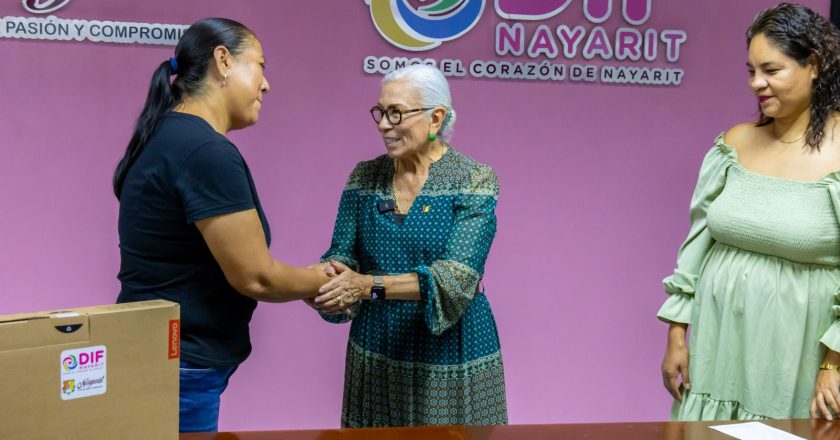 Recibe la niñez de La Peñita de Jaltemba respuesta inmediata de Beatriz Estrada