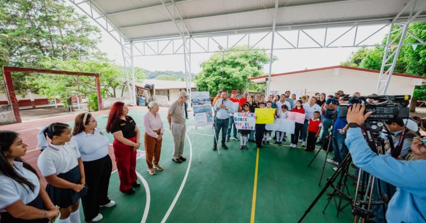 Miguel Ángel Navarro y Beatriz Estrada fortalecen escuelas y transforman vidas en Xalisco