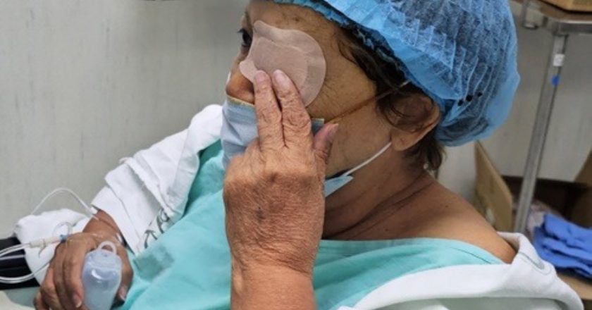 Recupera la vista paciente de 69 años con cataratas tras cirugía en UMAA del IMSS en Aguascalientes