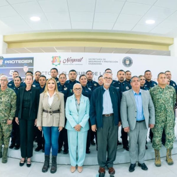 Miguel Ángel Navarro y Beatriz Estrada encabezan la graduación de nuevos profesionales de la seguridad y reconocen la labor del Sistema Penitenciario