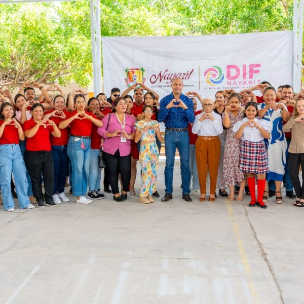 Encabeza Beatriz Estrada entrega de obras y equipamiento escolar en beneficio de niñas y niños de Acaponeta