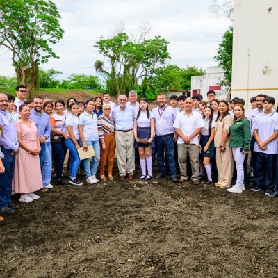 Miguel Ángel Navarro y Beatriz Estrada inician la construcción de la Universidad Nacional Rosario Castellanos en Tuxpan