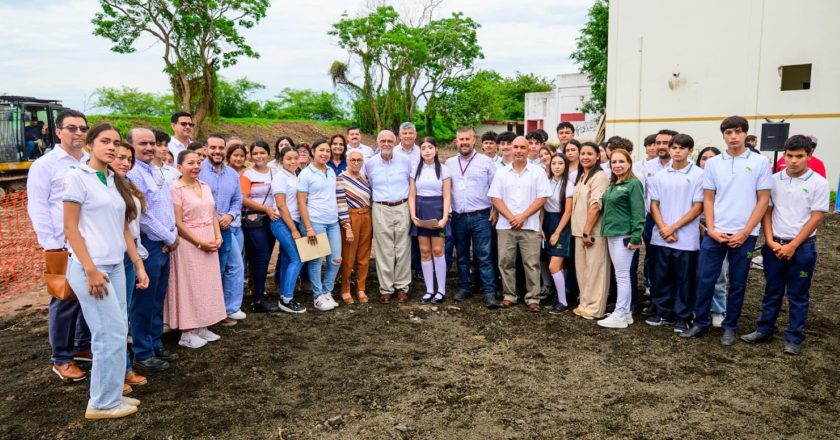 Miguel Ángel Navarro y Beatriz Estrada inician la construcción de la Universidad Nacional Rosario Castellanos en Tuxpan