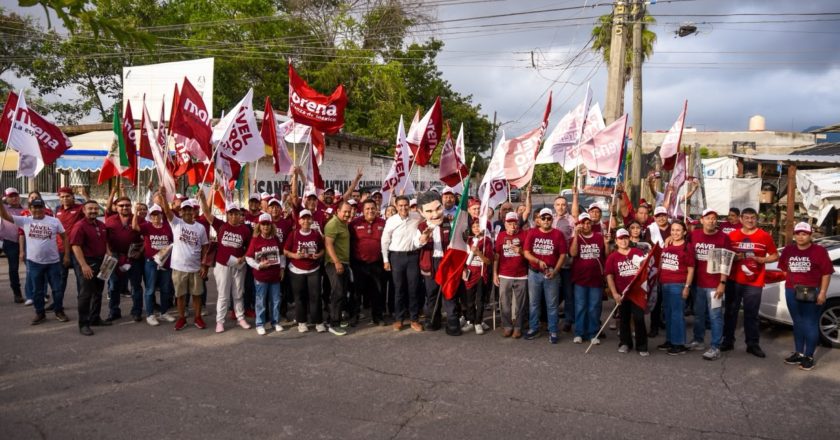 Pável Jarero pinta de esperanza la colonia Tierra y Libertad en Tepic