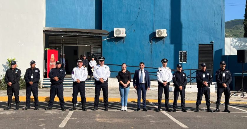 Gobierno de Tepic reconoce trayectoria de policías por sus años de servicio a la ciudad