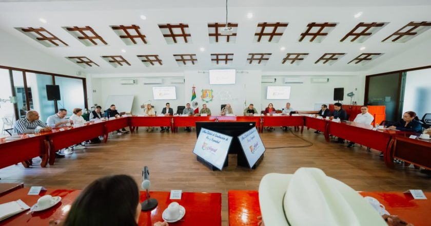 Miguel Ángel Navarro encabeza Mesa de Seguridad con presidentas y presidentes municipales
