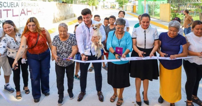 Inaugura Israel Santillán la calle Santa Isabel del Fraccionamiento La Misión