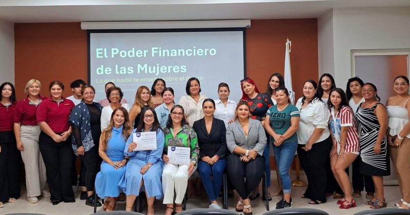 Gobierno municipal capacita a mujeres de Bahía de Banderas para fortalecer su autonomía financiera
