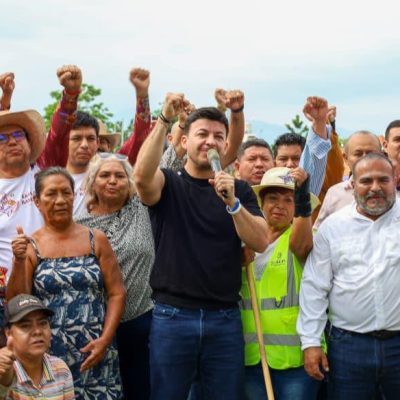 Israel Santillán cumple compromisos con vecinos de la Bicentenario y encabeza jornada de Limpiatón