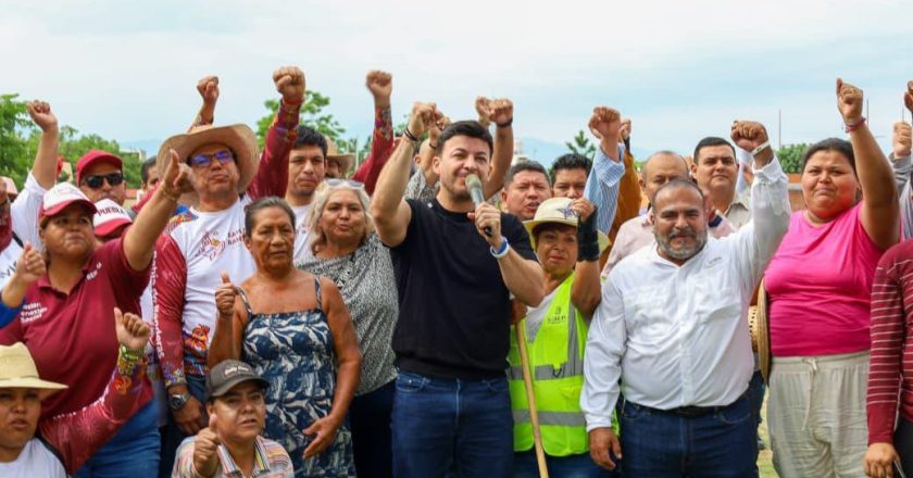 Israel Santillán cumple compromisos con vecinos de la Bicentenario y encabeza jornada de Limpiatón