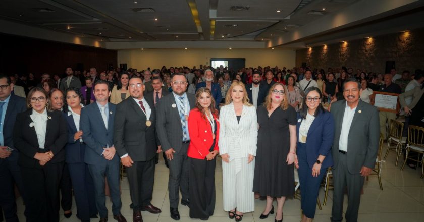 Gobierno de Nayarit reconoce la trayectoria y aportación de profesionales del Derecho
