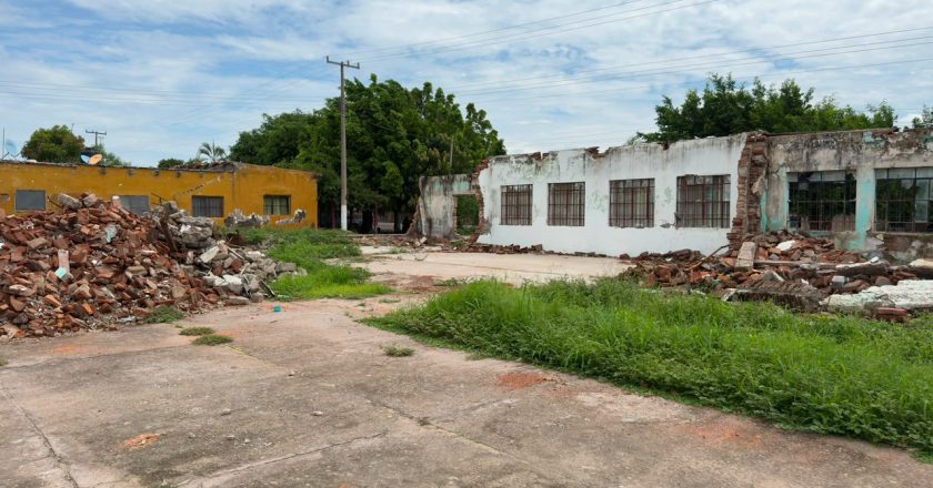 Avanzan trabajos para brindar mayor seguridad a la comunidad escolar de Tierra Generosa