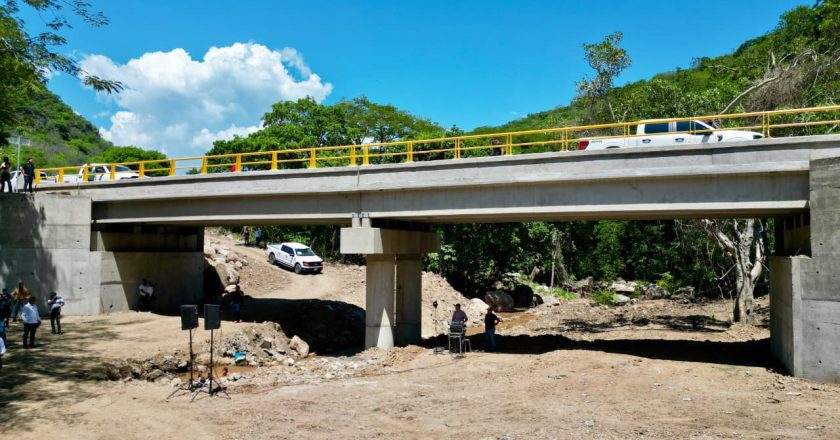 Puente, escuela, salud y caminos: Gobierno de Nayarit fortalece el desarrollo de El Floreño