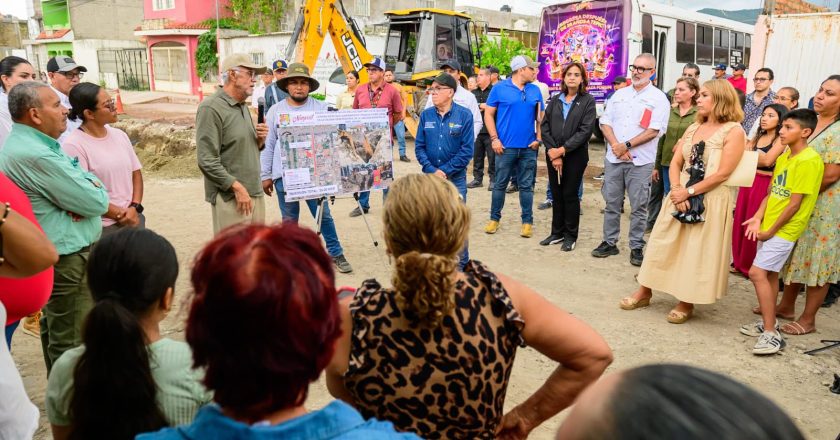 Miguel Ángel Navarro supervisa segunda etapa del alcantarillado en la colonia Gobernadores
