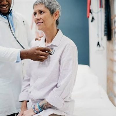 Abultamientos que cambian de tamaño requieren valoración médica; detección oportuna mejora el tratamiento del sarcoma