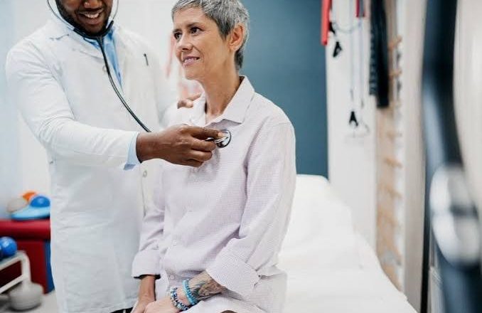 Abultamientos que cambian de tamaño requieren valoración médica; detección oportuna mejora el tratamiento del sarcoma