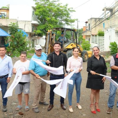 Arranca la pavimentación de la calle Neftalí en beneficio de las familias de Mezcales