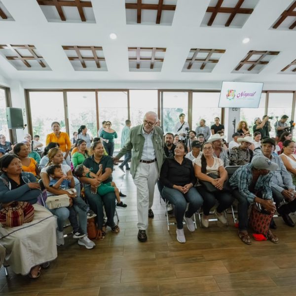 Miguel Ángel Navarro entrega más de 3.3 millones de pesos en financiamientos para emprendedoras, jóvenes y familias