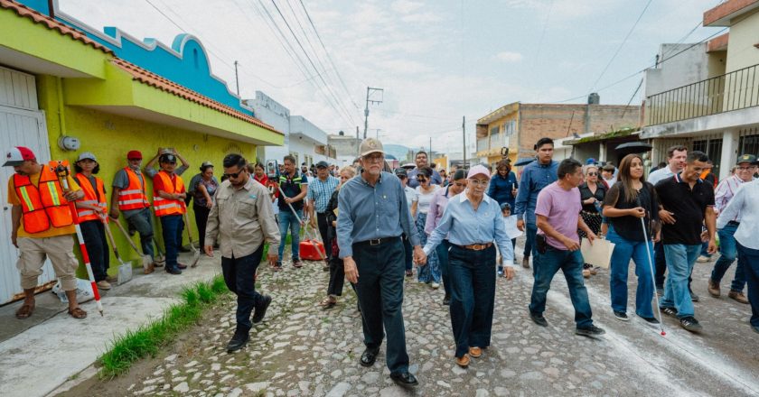 Miguel Ángel Navarro y Beatriz Estrada inician obras de drenaje y atienden demanda de transporte en Puente de San Cayetano