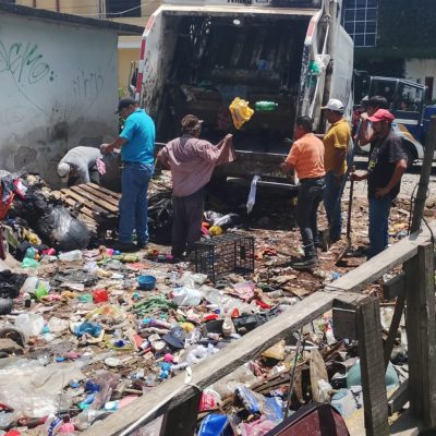 Gobierno de Tepic retira siete toneladas de basura en vivienda de la colonia Comerciantes