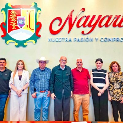 Miguel Ángel Navarro establece diálogo con las comunidades de Tepic